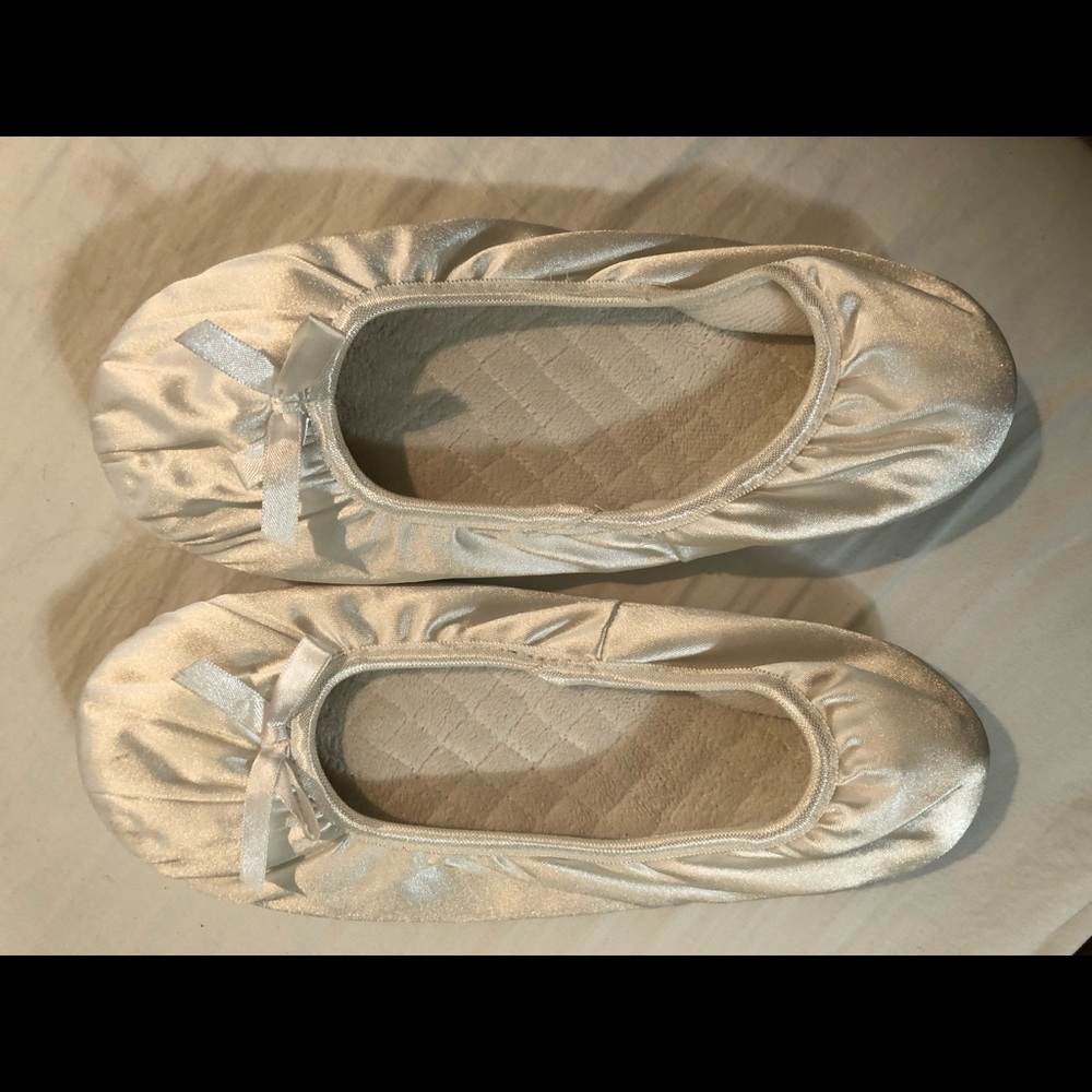 Memory foam temple shoes